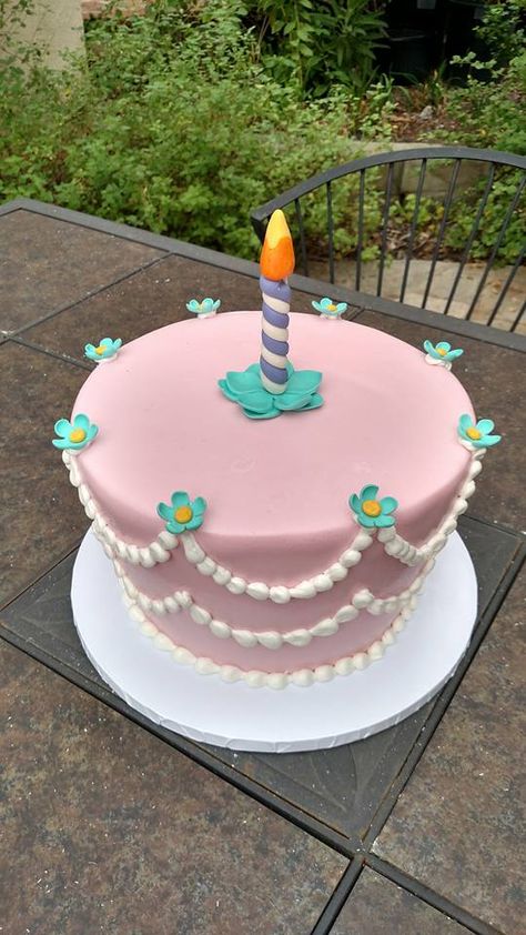 "Unbirthday" cake.  I would do individual cupcake versions of this for little guests to blow out after singing the unbirthday song and use trick candles!!! lol  And THEN the real birthday cake and happy birthday song for the birthday kid. Very Merry Unbirthday Party Ideas, Unbirthday Cake, Eat Me Alice In Wonderland Cake, Disney Birthday Cake, Alice In Wonderland Birthday Cake, Alice In Wonderland Cakes 1st Birthday, Mad Hatter Cake Ideas, Mad Hatter Tea Party Cake, Mad Hatter Birthday Cake