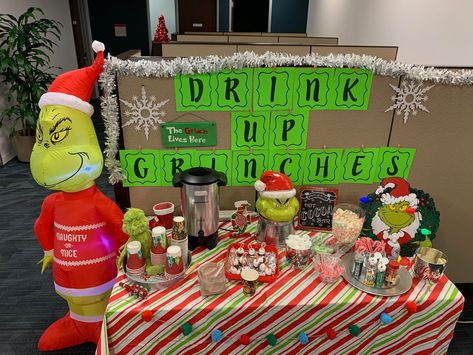 Grinchmas themed hot coco bar! What a wonderfully awful idea 🖤🎄 Grinch Hot Cocoa Bar Ideas Christmas, Hot Cocoa Bar Grinch, Grinch Hot Cocoa Bar, Grinch Hot Chocolate Bar, Staff Christmas Party Ideas, Hot Chocolate Bar Party, Christmas Recipes For Kids, Baby Grinch, Christmas Jam