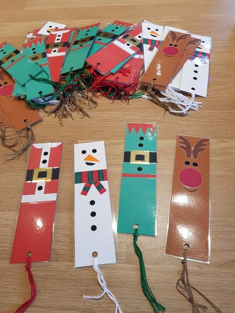 Festive bookmarks! Holiday Bookmarks For Kids, Homemade Christmas Bookmarks, Christmas Bookmarks For Kids, Bookmarks Handmade Christmas, Diy Christmas Bookmarks, Xmas Bookmarks, Christmas Book Marks, Christmas Bookmarks Diy, Bookmarks Diy Kids