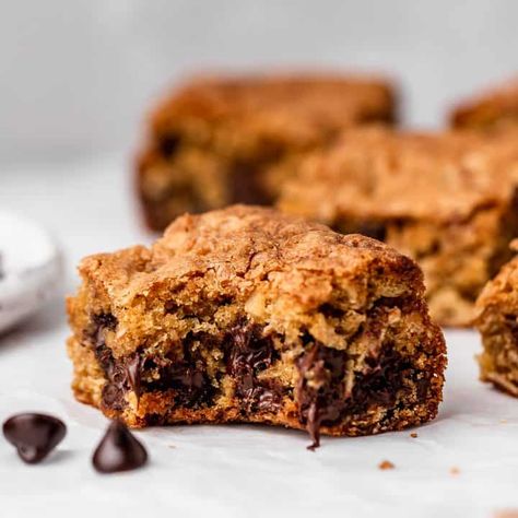 Gf Blondies, Oatmeal Chocolate Chip Cookie Bars, Cassava Flour Recipes, Paleo Flour, Oatmeal Chocolate Chip Bars, Oatmeal Cookie Bars, Fast Desserts, Chocolate Chip Blondies, Almond Butter Cookies