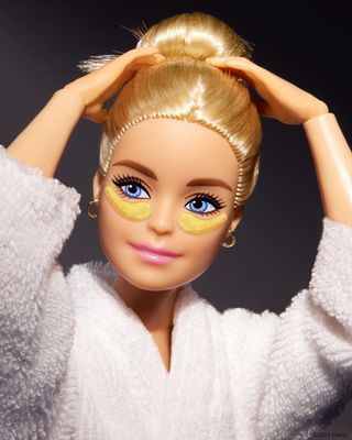 Barbie® on Instagram: “Ok, eye have been influenced. 💛 #barbie #barbiestyle” Aesthetician Aesthetic, Esthetician Inspiration, Esthetician Marketing, Skin Aesthetics, Bad Barbie, Facial Aesthetics, Take Care Of Your Skin, Skincare Quotes, Hair Quotes