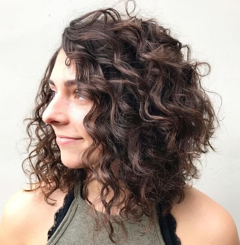 Inverted Bob for Curly Hair Curly Angled Bobs, Long Curly Bob, Blonde Balayage Bob, Inverted Long Bob, Curly Cuts, Shoulder Length Curly Hair, Curly Lob, Angled Bob Hairstyles, Bob Haircut Curly