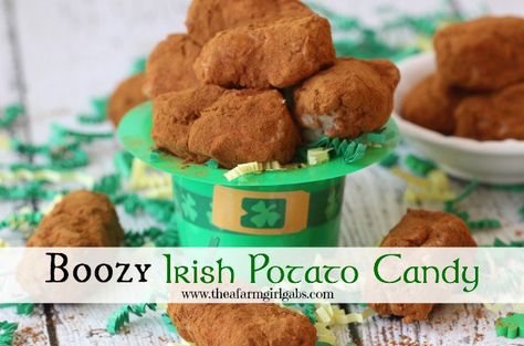 These traditional Irish Potatoes are kicked up a with some Bailey's Irish Cream. Get your Irish on and try this delicious Boozy Irish Potato Candy version. Irish Potato Candy, St Patrick's Day Desserts, Irish Cookies, Irish Desserts Traditional, Coconut Cream Cheese, Irish Desserts, Irish Cooking, Potato Candy, Irish Potato