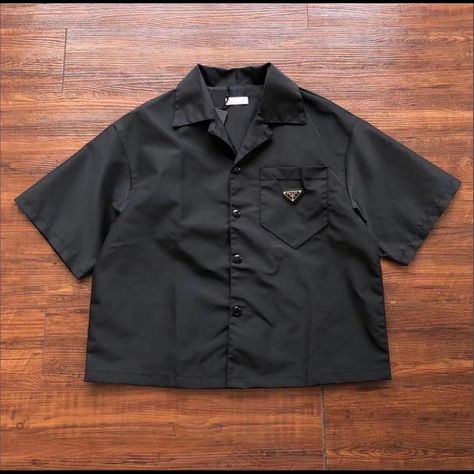 Prada Summer Shirt Prada Summer Outfits, Prada Button Up, Prada Shirt Men, Prada Summer, Mens Prada, Prada Clothes, Prada Shirt, Summer Shirts Men, Cuban Shirts