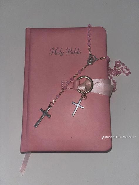 Pink Bible Aesthetic, Pretty Bibles, Girly Bible, Pretty Bible, Pink Bible, Church Aesthetic, Cross Pictures, Girl Heaven, Cute Bibles