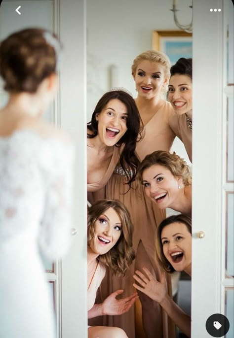 Before Wedding Pictures, Bride And Bridesmaid Pictures, Bridal Shower Photography, Bridesmaid Poses, Bridesmaid Pictures, Photo New York, Bridesmaid Photoshoot, Wedding Portrait Poses, Bridal Photography Poses