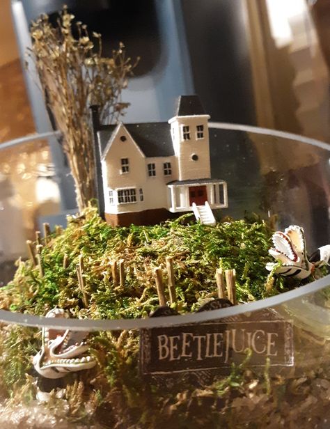 Custom Terrarium/Diorama featuring the Maitland's house and 2 sandworms from the movie Beetlejuice! Movie Themed Terrarium, Mini Cemetery Terrarium, Beetlejuice Model Town, Beetlejuice Miniature Town, Horror Terrarium, Horror Movie Diorama, Beetlejuice Room Decor, Beetlejuice Diorama, Halloween Diaroma