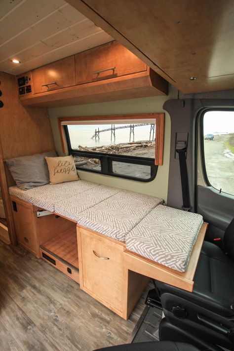 Vanlife Ideas, Travel Bus, Kitchen Galley, Conversion Vans, Kombi Motorhome, Camper Beds, Sprinter Conversion, Conversion Van, Van House