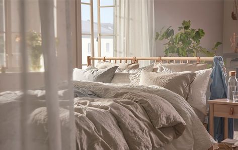 A natural way to a cozy bedroom Bedroom Ideas Ikea, Cosy Bedroom Ideas, Cozy Bedroom Furniture, Bedroom Furniture Chairs, Dark Cozy Bedroom, Interior Ikea, Cozy Small Bedrooms, Design Ložnic, Ikea Interior