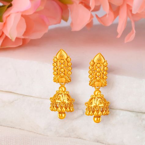 Explore the latest gold earrings designs from contemporary jewellery collections by Kalyan. Shop your favourite earring set from a variety of gold earring models. Gold Earing Design Hanging, Small Jimiki Kammal Design Gold, Jumka Design Gold, Gold Earrings Designs New Model, Gold Earrings With Price, Trendy Gold Earrings, Gold Hanging Earrings, Small Earrings Gold, Pearl Earrings Designs