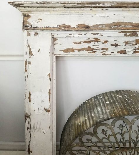 How To Chippy Paint With Furniture Paint | House&Canvas DIY Blog Chippy Paint Technique, Chippy Painted Furniture, Old Window Frames, Painted Benches, Painted Cabinets, Antique Windows, Furniture Logo, Fixer Upper Style, Chippy Paint