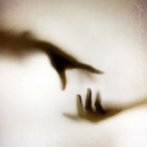 hands Alana Stewart, Ruki Mukami, Shadow Light Box, Photography Dark, Ghost Girl, Art Surreal, Box Wall, Photography Decor, + Core + Aesthetic