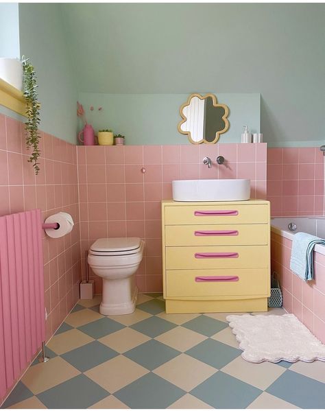 Pastel Bathroom, Eclectic Bathroom, Casa Vintage, Vintage Bathroom, Bathroom Renos, House Bathroom, Dream House Decor, Kids' Bathroom, Aesthetic Room Decor