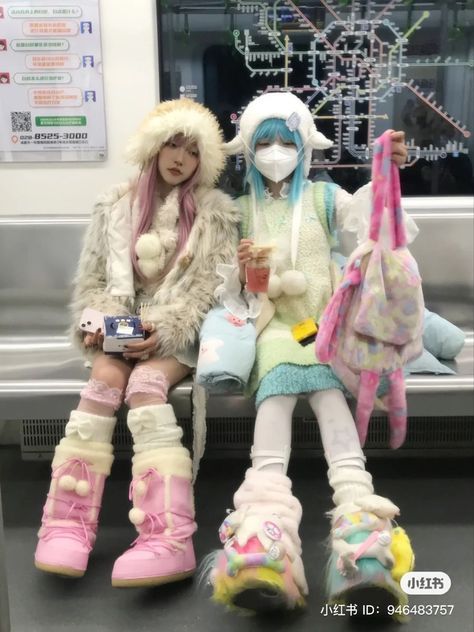 Harajuku Girls Fashion, Harajuku Fall Fashion, Harajuku Fashion Y2k, Shinora Fashion, Japanese Subculture Fashion, Yabi Chinese Fashion, Chinese Fashion Outfits, Harajuku Winter Fashion, Japanese Cute Outfits