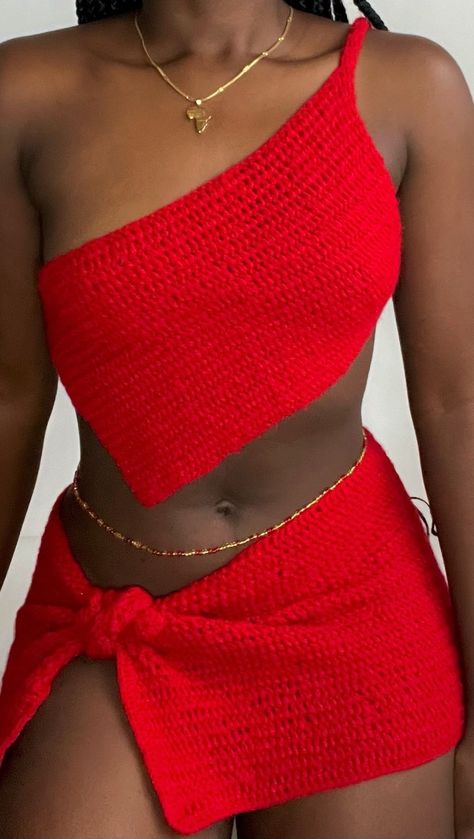 Crochet Clothes Ideas Summer, Summer Crochet Outfits Aesthetic, 2023 Fall Looks, Crochet Outfit Summer, Red Crochet Outfit, Spring Crochet Tops, Crochet Outfits Ideas, Baddie Crochet Outfits, Crochet Baddie Outfits