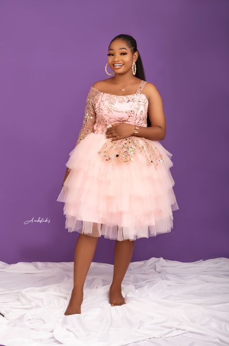 Kinda dress that will give you a dorime vibe🤩🤩🤩 African Lace Styles Gowns, Queens Cake, Short Ball Gowns, Mal Dress, South African Wedding Dress, Tutu Fashion, Dresses For Women Classy, Boubou Styles For Women, African Party Dresses