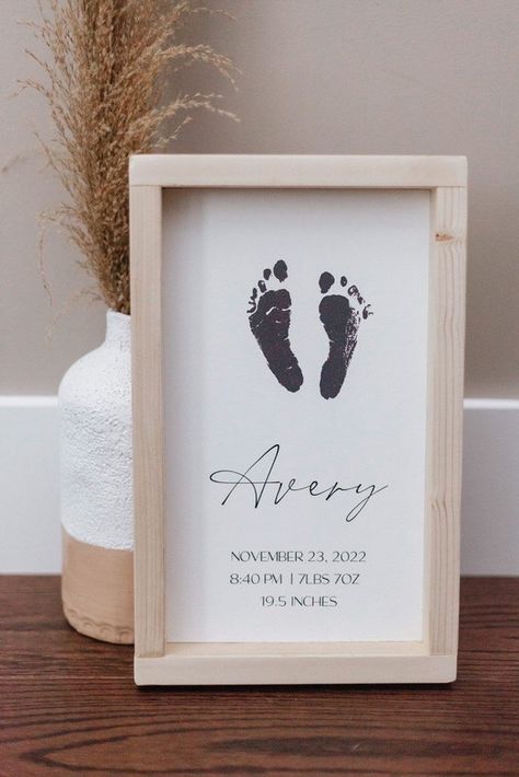 Footprints of Happiness: Baby Footprint Crafts Baby Footprints Christmas, Baby Hand And Foot Prints, Baby Footprint Crafts, Baby Handprint Art, Baby Milestone Chart, Baby Handprint Crafts, First Birthday Posters, Ipad Ideas, Baby Art Projects