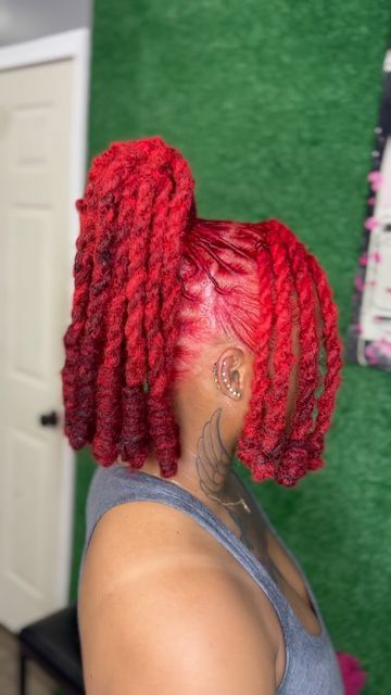 KAY LUXE SOLUTIONS 🌟 MOBILE ONLY on Instagram: "GET YOU A RED HEAD WITH LOCS OF COURSE ❤️‍🔥!  *ROOT TOUCH UP  *BARBIE PONY x FISHTAIL 😍 *& THE HAIR ATE UP.   BOOK YOUR APPOINTMENT TODAY •••••••••••••••••••••••••••••••••••••  🌟LINK IN BIO 🌟  PLEASE THOROUGHLY READ THE HIGHLIGHTS BEFORE BOOKING AND THANK YOU IN ADVANCE 💗  #dclocs #locstylists #locextentions #locmaintanance #exploremore #womanlocs  #locsnotdreads #poppinandlocn #longlocs #locrepairs #loc #dmvloctician #locsstyles #color #virallocs #poppinoff #reattachments #tellafriend #startyourlocjourney #2024 #locs" Soft Loca, Burgundy Locs, Colorful Locs, Color Locs, Barbie Pony, Red Locs, Loc Ideas, Red Roots, Crimson Color