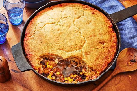 Cornbread Cowboy Casserole Recipe Cornbread Skillet, Skillet Pie, Popular Casseroles, Chili Cornbread, Chili Pie, Cowboy Casserole, Breakfast Party Foods, Easy Dinner Casseroles, Chili And Cornbread