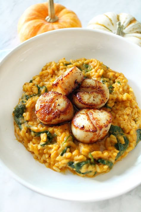 Pumpkin & Spinach Risotto with Seared Scallops Pumpkin Spinach, Spinach Risotto, Pumpkin Risotto, Raw Spinach, Seared Scallops, Risotto Recipe, Cooking Seafood, Scallops Seared, Halloween Treat