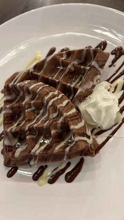 Chocolate Waffles Aesthetic, Waffle Aesthetic, Waffles Aesthetic, Waffle Dessert, Dessert Aesthetic, Dessert Waffles, Food Captions, Chocolate Waffles, Yummy Ice Cream