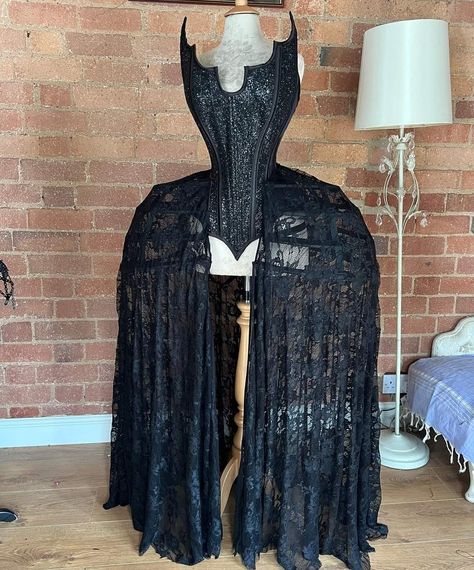 Goth Burlesque Costume, Witch Burlesque, Witch Couture, Drag Outfits, Vampire Ball, Fantasy Ball, Drag Looks, Burlesque Costume, Corset Fashion