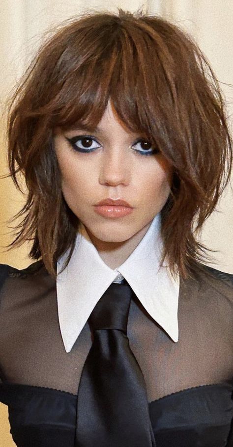 Rock And Roll Haircut Women, Sandra Bullock Short Hair, Winona Ryder Short Hair, 70s Shag Haircut Short, 90s Short Hairstyles, Joan Jett Hair, Rockstar Haircut, 80s Haircuts, Shaggy Haircuts