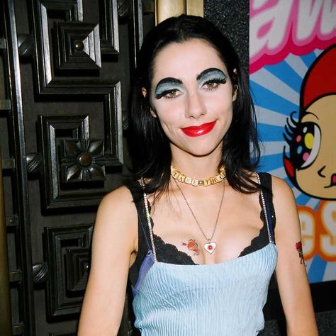 PJ Harvey's most iconic outfits - i-D Baby Blue Eyeshadow, Harvey Outfits, Iconic Outfits, Reading Festival, Pj Harvey, Bold Red Lips, Slow Dance, Fashion Culture, Blue Eyeshadow