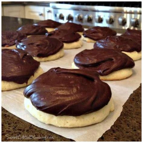 Copycat Recipe - Baltimore's Famous Berger Cookies - Sweet Little Bluebird Baltimore Famous Berger Cookies, Chocolate Frosting For Cookies, Chocolate Frosted Cookies, Bergers Cookies, Cookies With Chocolate Frosting, Fudgy Frosting, Cakey Cookies, Berger Cookies, Frosted Cookies