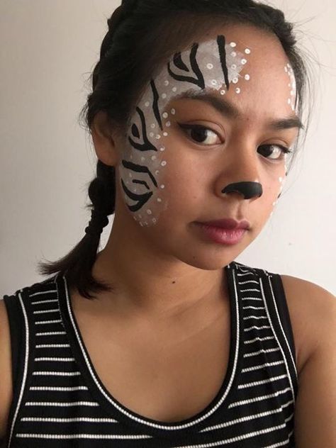 Zebra face paint... Simple... Zebra Face Paint Easy, Zebra Face Paint For Kids, Safari Face Paint, Parrot Face Paint, Zebra Face Paint, Zebra Makeup, Zebra Costume, Zebra Face, Carnaval Outfit