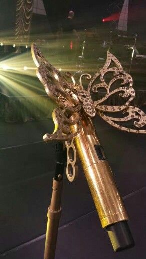 Mariah Carey's microphone! Pretty Microphones, Kpop Idol Life, Kpop Microphone, Singer Aesthetic, Mode Indie, Idol Life, Music Mic, Dream Music, Dream Career