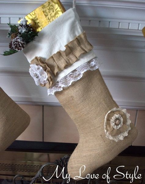 EASY DIY Burlap Stocking Tutorial Diy Christmas Stocking Pattern, Christmas Stockings Ideas, Diy Christmas Stockings, Christmas Stocking Tutorial, Stocking Tutorial, Hometalk Diy, Burlap Christmas Stockings, Burlap Stockings, Christmas Stockings Diy