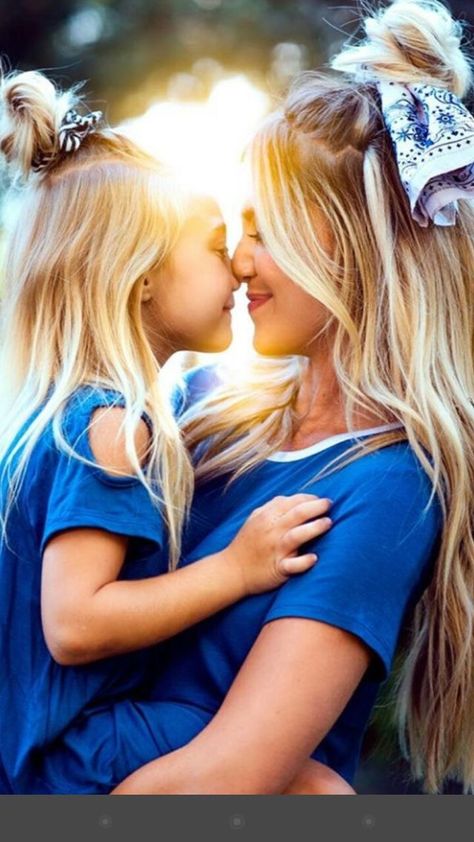 Mom Daughter Photography, Mommy Daughter Photography, Mom Daughter Photos, Mommy Daughter Photoshoot, Mother Daughter Poses, Mommy Daughter Pictures, Daughter Photo Ideas, Mommy Daughter Photos, Mother Daughter Pictures