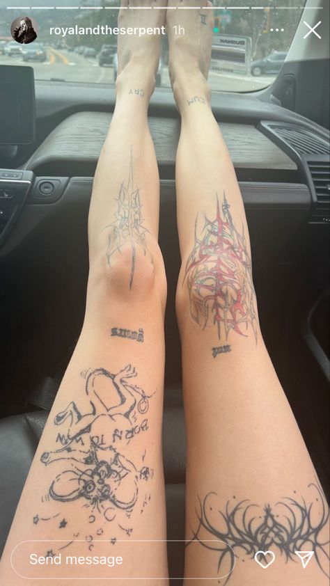 People With Tattoos, Emo Tattoos, Tattoos Mandala, Sick Tattoo, 4 Tattoo, Tattoos Geometric, Tattoos Skull, Knee Tattoo, Nail Tattoo