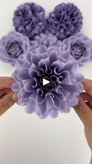 Marigold Template, Paper Flower Arrangements, Paper Flower Art, Paper Flower Crafts, Paper Flower Template, Paper Craft Diy Projects, Paper Flower Backdrop, Crepe Paper Flowers, Flower Template