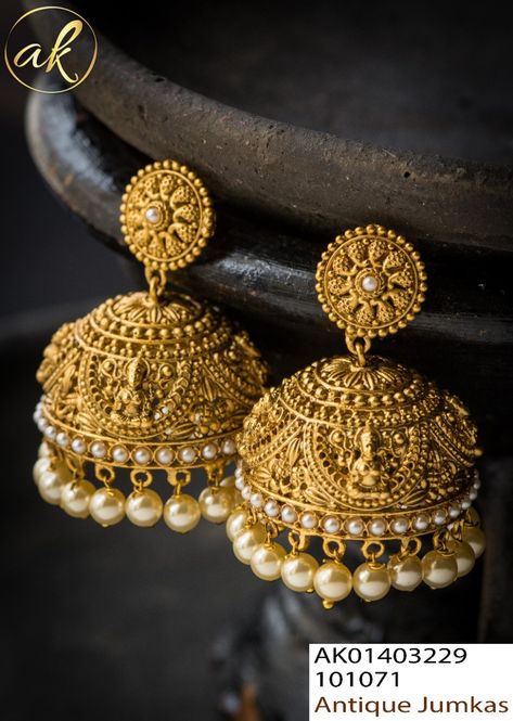 Jumka Design Gold Bridal, 10 Grams Gold Earrings Designs, Jhumki Designs Gold Antiques, Gold Jhumka Earrings Bridal, Jhumka Designs Gold, Latest Gold Earrings Designs, Wedding Necklace Designs, Golden Jhumka, Temple Jewellery Earrings