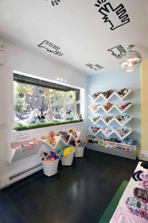 Dog Boutique | Vanessa DeLeon Associates | Archinect Dog Daycare Design, Dog Boutique Ideas, Dog Boarding Ideas, Dog Daycare Business, Pet Store Design, Pet Store Ideas, Dog Boarding Facility, Dog Boarding Kennels, Dog Bedroom