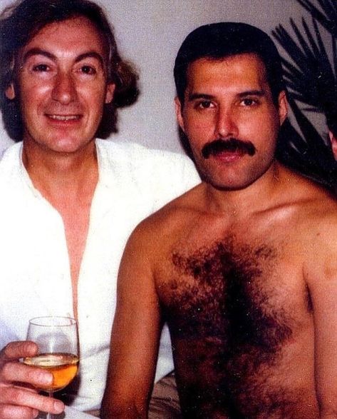 Freddie & David Wigg #freddiemercury #queenband #mercurymonday Rio Festival, Mary Austin, Sacha Baron Cohen, Celebrity Friends, Freddy Mercury, Rock In Rio, Roger Taylor, Queen Freddie Mercury, John Deacon