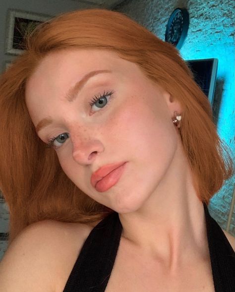 Short Golden Copper Hair, Ginger Girl Makeup, Copper Hair Makeup, Ginger Eyebrows, Redhead Eyebrows, Blonde Copper Hair, Golden Copper Hair Color, Golden Copper Hair, Eyebrows Redheads