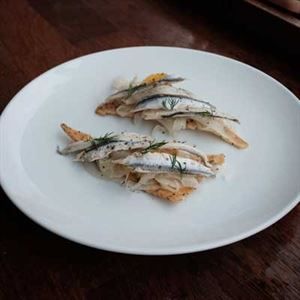 Italian Anchovy Recipes, Anchovy Crostini, White Anchovies, Starter Food, Anchovy Recipes, Fried Capers, Wedding Appetizers, Seafood Appetizers, Pickle Relish