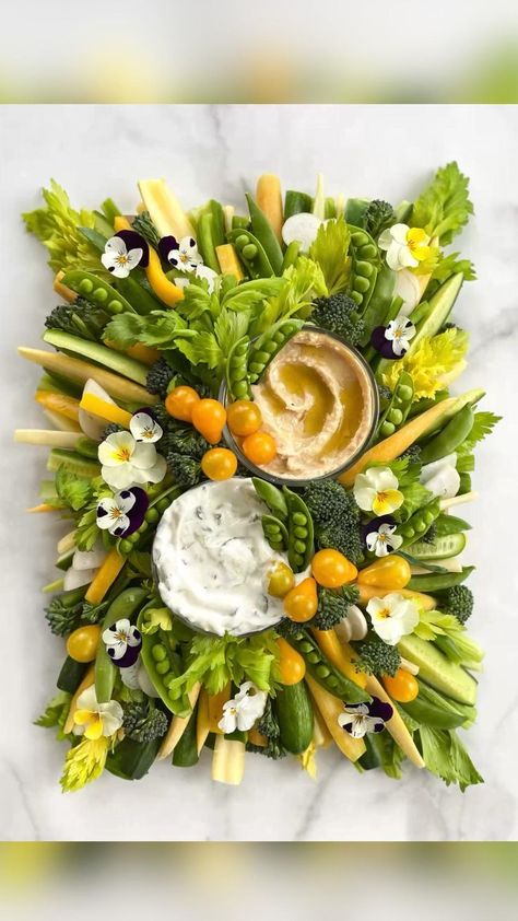 Veggie Themed Party, Crudites Platter Ideas, Vegetable Platters Display Presentation, Wedding Veggie Tray, Fall Crudite, Beautiful Veggie Tray, Veggie Charcuterie Board Ideas, Fancy Veggie Tray, Veggie Trays Ideas Vegetable Platters