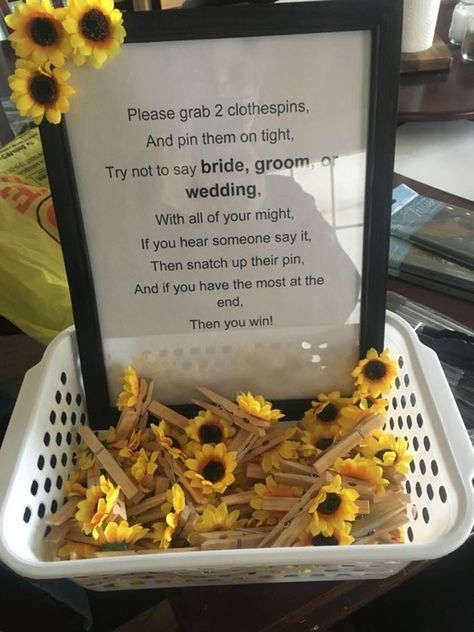 Sunflower Wedding Shower Decorations, Boho Sunflower Bridal Shower Ideas, Sunflowers Wedding Decorations, Diy Sunflower Wedding Decorations, Sunflower Bachelorette Party, Rustic Sunflower Wedding Decor, Diy Sunflower Wedding, Sunflower Party Ideas, Sunflower Bachelorette