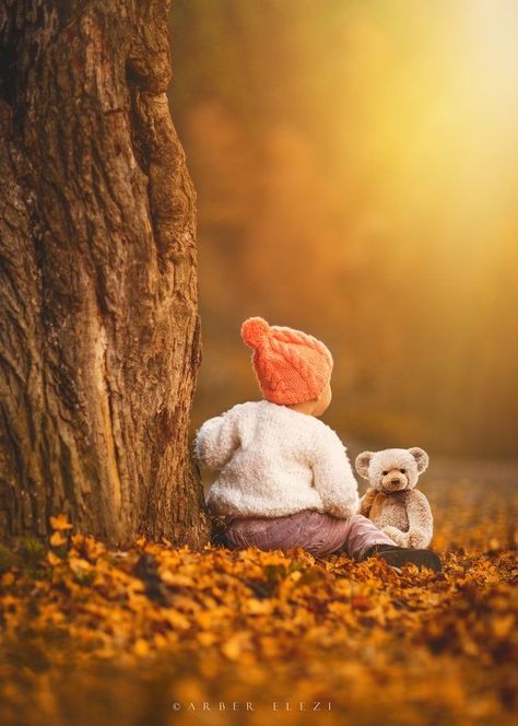 25 Ridiculously Cute Fall Baby Picture Ideas – My Motherhood Made Easy Fall Baby Picture Ideas, Baby Picture Ideas, Fall Baby Photos, Bos Baby, Fall Baby Pictures, Portret Feminin, Fall Family Portraits, Fall Shoot, Fall Portraits