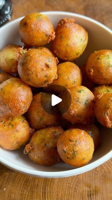 Crispy Potato Balls, Crispy Potato Recipes, Potato Snack Recipes, Potato Balls Recipe, Potato Balls, Hot Appetizers, Stuffed Potato Balls, Hashbrown Recipes, Veggie Tales