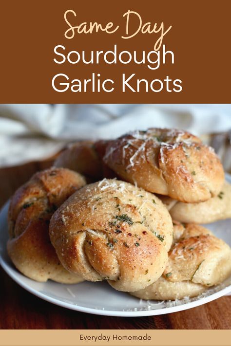 Try this recipe for Same Day Sourdough Garlic Knots! Made entirely from scratch using sourdough starter discard, these quick and easy garlic knots are ready in no time. With no yeast needed, enjoy the buttery, garlicky goodness as an appetizer or side dish, perfect for dipping in marinara sauce. Sourdough Discard Garlic Knots, Garlic Knots No Yeast, Discard Garlic Knots, Discarded Sourdough Starter Recipes, Sourdough Garlic Knots, Easy Garlic Knots, Dough Starter Recipe, Homestead Projects, Sourdough Starter Discard