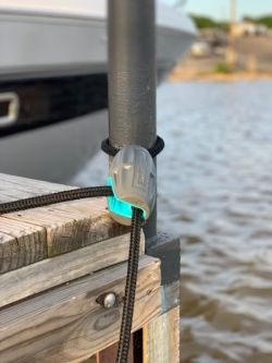 Lake Must Haves, Boat Hacks Ideas, Boating Hacks, Lake Accessories, Boat Hacks, Lake Rafts, Goft Ideas, Saltwater Boats, Bowrider Boats