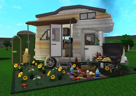 Cute Small Houses, Cute Disney Characters, House Plans With Pictures, Trailer Park, Game Inspiration, Sims 4 Houses, Dream House Interior, House Layouts, Cute Disney