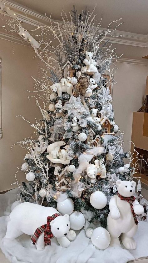 Snow Christmas Tree Ideas Decorating, Polar Bear Christmas Tree Ideas, Snow Christmas Tree Decorations, Winter Wonderland Christmas Tree, Black Christmas Decorations, Elegant Christmas Tree Decorations, White Christmas Tree Ideas, Glam Christmas Decor, Frosted Christmas Tree