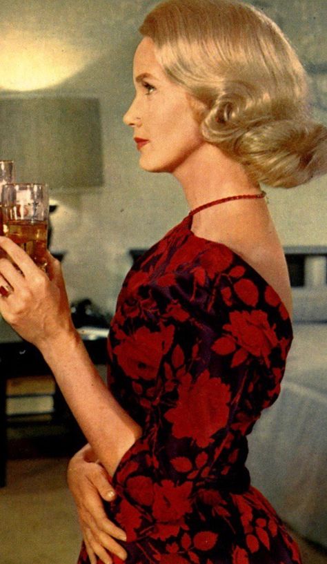 Eva Marie Saint in North By Northwest (1959) Harry Kress, costume designer. Smart Casual White, Eva Marie Saint, Mystery Woman, Betty Draper, 1960s Dresses, North By Northwest, Bright Red Hair, Eva Marie, Gentlemen Prefer Blondes