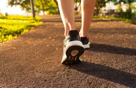 How Many Steps Should You Get in a Day? Health Benefits Of Walking, Penyakit Jantung, Benefits Of Walking, Walking Exercise, Fitness Experts, Improve Mood, Fat Fast, Live Long, Insomnia